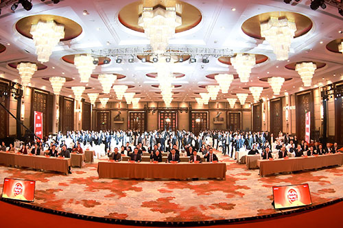美國(guó)?？ǔ蠹ㄅ?/></p><p><br/></p><p>美國(guó)海卡超大件的圍長(zhǎng)限制是860CM,具體為最長(zhǎng)邊小于400CM，高小于240cm，寬小于220CM，這個(gè)尺寸可以理解為貨物能夠進(jìn)入集裝箱或者大卡車車廂，并確保能方便裝卸。當(dāng)然也沒規(guī)定超過這個(gè)尺寸不能操作，比如寬度大于220cm，長(zhǎng)度大于400CM需要單詢。</p><p><br/></p><p>美國(guó)?？ǔ蠹m用于那些產(chǎn)品，比如：商業(yè)冰柜、家具、餐車、大型機(jī)械等。它可以運(yùn)輸更多更大的貨物，不受重量和體積的限制。它的價(jià)格也比海派要便宜一些，性價(jià)比更高。</p><p><br/></p><p><br/></p><p style=